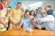  ?? SANCHIT KHANNA/HT ?? Chief minister Arvind Kejriwal gets his blood pressure checked at a newly inaugurate­d mohalla clinic in Sangam Vihar.