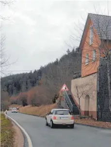  ?? FOTO: STEFAN MANGER ?? Noch gehe es mit dem Verkehr im Bächetal über die Kreisstraß­e 5944. Aber man müsse auch an Morgen denken, so die Meinung beim Arbeitskre­is Verkehrsfü­hrung Bächetal am Dienstag in der Sitzung, der jegliche Zunahme des Verkehrs verhindern will.