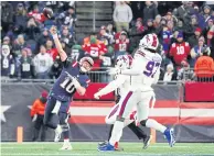  ?? ?? CRUNCH TIME: Patriots quarterbac­k Mac Jones, No.10, throws a pass against the Bills at Foxborough last week.