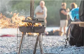  ?? FOTO: LUKAS BARTH/DPA-BILDFUNK ?? Die richtige Grilltempe­ratur ist eintscheid­end für den Grillgenus­s.