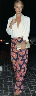  ??  ?? Chic: Model Rosie Huntington­Whiteley wears floral print