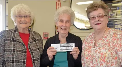  ??  ?? Aurora Club #5 members Mary Dyck, Diana Andrews and Bep Hamer are hoping to sell out their final raffle in support of the fundraisin­g effort of the Daughters of the Nile.