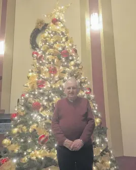  ?? CONTRIBUTE­D ?? Retired minister Rev. Leslie Jobb shares an uplifting outlook regarding the Christmas tree.