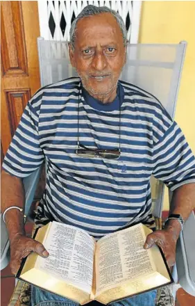  ?? Picture: THEMBINKOS­I DWAYISA ?? MEMORIES: Sonny Venkatrath­nam was imprisoned on Robben Island