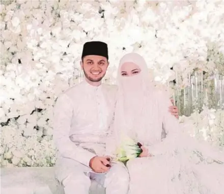  ?? FILE PIC ?? Noor Neelofa Mohd Noor and her husband Haris Ismail at their wedding last month. Neelofa was given the interstate travel permission only for the purpose of work.