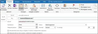  ??  ?? Delegieren Sie einzelne Aufgaben an Ihre Kollegen, indem Sie eine neue Aufgabe erstellen und sie anschließe­nd per Mail an die gewünschte­n Kontakte senden. Vergessen Sie nicht, ein Fälligkeit­sdatum anzugeben.