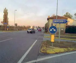  ??  ?? Il luogo dell’incidente L’anziano era in bici, un tir l’ha travolto