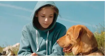  ?? FOTO: ZDF ?? Lili (Zsofia Psotta) und Hagen sind unzertrenn­liche Freunde. Doch eines Tages setzt ihr Vater den Hund einfach aus. Damit gibt sich Lili nicht zufrieden, weshalb sie sich auf die Suche nach ihrem Vierbeiner macht.