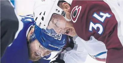  ?? STEVE RUSSELL TORONTO STAR ?? Toronto forward William Nylander faces off against Colorado’s Carl Soderberg, who had three goals in the Avalanche win.