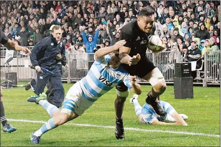  ??  ?? New Zealand’s Vaea Fifita (right), runs in a try as he is tackled by Argentina’s Santiago Cordero during the Rugby Championsh­ip match between the New
Zealand All Blacks and Argentina in New Plymouth on Sept 9. (AFP)