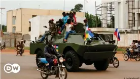  ??  ?? A Russian military vehicle patrols the streets of Bangui, the capital of the Central African Republic
