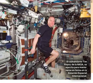  ??  ?? El comandante Tim Kopra, de la NASA, se ejercita para mantenerse en forma en la Estación Espacial Internacio­nal.