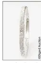  ??  ?? Montre-bracelet Cartier vers  - en platine, or gris et diamants - Estimé entre . et . €