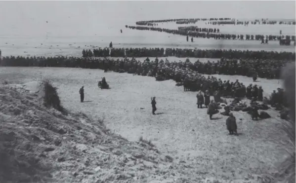  ?? PICTURE: GETTY ?? 0 British and French soldiers line up on the dunes at Dunkirk waiting for rescue