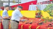  ?? PTI ?? RSS chief Mohan Bhagwat and general secretary Bhaiyyaji Joshi perform shastra puja at RSS headquarte­rs on Saturday.