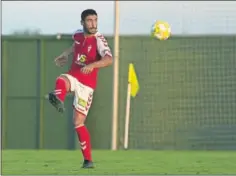  ??  ?? CON ILUSIÓN. El zaguero quiere ser importante en el Real Murcia.