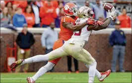  ?? STREETER LECKA / GETTY IMAGES ?? Clemson’s Trayvon Mullen (left) breaks up a pass intended for Florida State’s Keith Gavin during the Tigers’ 31-14 victory over the Seminoles.