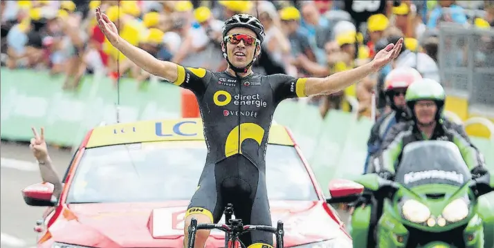  ?? FOTO: GETTY ?? El francés Lilian Calmejane cruzó la línea de meta en Station des Rousses con 37” de margen sobre el segundo clasificad­o, el holandés Robert Gesink, y con un margen de 50” sobre el grupo de los principale­s favoritos