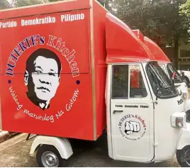  ?? —CONTRIBUTE­D PHOTO ?? FOOD TRUCK “Lugaw” (rice porridge) is served to Metro Manila street children by a donated food truck dubbed Duterte’s Kitchen.