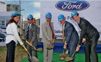  ?? PHOTOS BY EUGENE ARANETA ?? AT THE groundbrea­king ceremony of the new Ford Alabang dealership site are (from right) Krieger, Bradley, Borromeo, Ford Alabang general manager Paolo Borromeo and Ford VP for marketing and sales Minnie Valencia