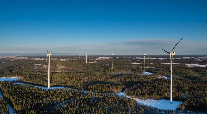  ?? FOTO: MIKKO HAVUSELA ?? ■ Samma svenska företag som bygger i Lestijärvi har redan en vindpark i Jouttikall­io norr om Seinäjoki.