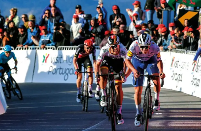  ??  ?? Schachmann (in second) sprints with Evenepoel at Algarve 2020 stage 2