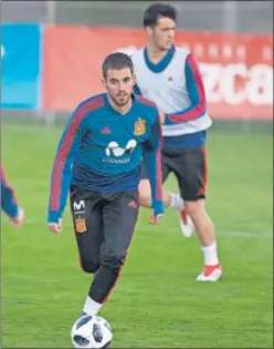  ??  ?? DE VUELTA. Ceballos juega poco en el Madrid, pero en la Sub-21 es fijo.