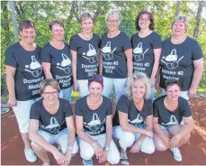  ?? FOTO: PRIVAT ?? Die erfolgreic­hen Damen aus Stödtlen. (Stehend von links:) Hilde Wittemann, Martina Baier, Karin Dollinger, Angelika Reeb, Lisa Hauber, Brunhilde Rathgeb-Schips. (Kniend von links:) Ulla Leinberger, Marianne Hauber, Ruth Ilg, Stefanie Weiß.