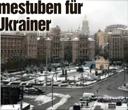  ?? ?? Der verschneit­e Maidan-Platz in Kiew zeigt, dass Winter und kalte Temperatur­en in der Ukraine Einzug gehalten haben.