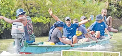  ?? Picture: LUKE RAWALAI ?? Nawaisomo villagers and Ministry of Forests officials travel on a punt along the Waicekena River to plant trees during the launch on Friday last week.