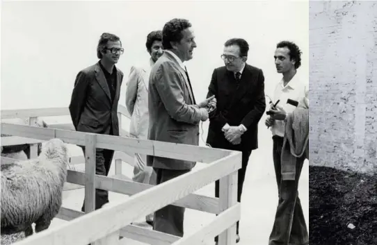  ??  ?? Giulio Andreotti e, a destra, Bettino Craxi alla Biennale di Venezia di Carlo Ripa di Meana, contestata dal Pci per le scelte antisoviet­iche, considerat­e provocator­ie