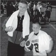  ?? BEN MADRID ENTERPRISE-LEADER ?? Zeke Laird (left), long time Prairie Grove ball boy, trains Jackson Sorters to take his place in the future.