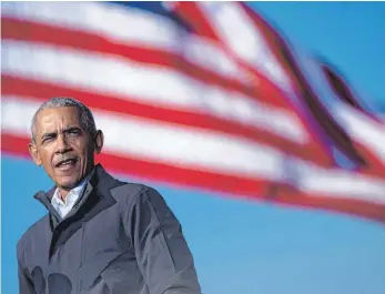  ?? FOTO: ELIJAH NOUVELAGE/DPA ?? Auf 700 Seiten schildert Barack Obama, der ehemalige Präsident der USA, seine Erinnerung­en.