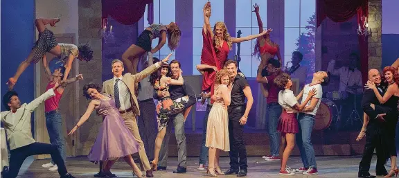  ??  ?? Sul palco Una scena dil «Dirty Dancing - Il Musical»: in occasione dei trenta anni di successi del film di culto diretto da Emile Ardolino, il regista Federico Bellone debutta con una edizione speciale dello spettacolo