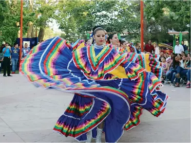  ??  ?? Hubo danza folclórica en el programa