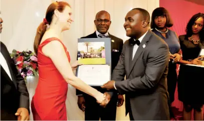  ??  ?? NLI officials present an award to a facilitato­r