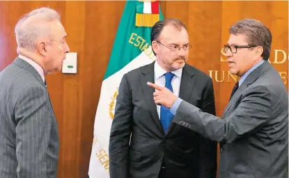  ?? JAVIER RÍOS ?? El senador Héctor Vasconcelo­s, el secretario de Relaciones Exteriores y el senador Ricardo Monreal.