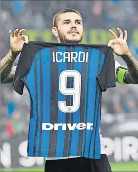  ?? FOTO: EFE ?? Icardi, a lo Messi Sentenció en el 90’ al Milan y se sacó la camiseta para mostrarla