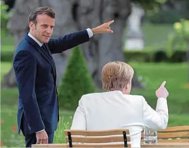  ?? Foto: AFP ?? Als grüner Vorkämpfer hat sich Frankreich­s Präsident Emmanuel Macron auch gegenüber der deutschen Kanzlerin Angela Merkel jahrelang inszeniert. Diese Zeiten sind vorbei.