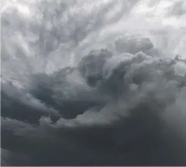  ?? Picture: JACK McCAPPIN ?? Massive storm clouds bulging with hail threaten the Coast.