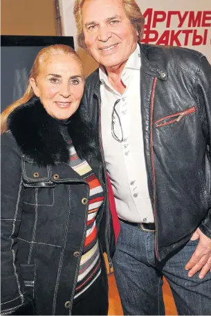  ??  ?? Engelbert Humperdinc­k with wife of 54 years Patricia Healey who has dementia