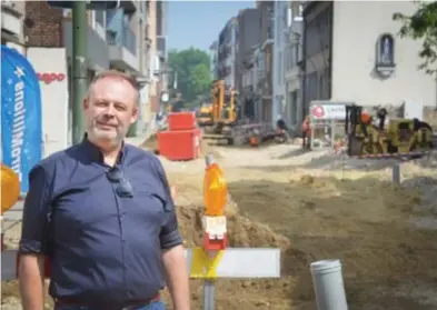  ?? FOTO CN ?? Rudi Rogiers, voorzitter van de verenigde handelaars in het centrum: “De handelaars hebben echt wel te leiden onder de werkzaamhe­den.”