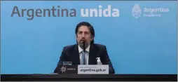  ??  ?? FECHAS. El ministro Nicolás Trotta (arr.) postergó las Aprender.