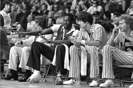  ?? THE ASSOCIATED PRESS FILE ?? Jim Chones talks with Cavaliers teammate John Lambert during Game 1of the Eastern Conference finals on May 6, 1976in Boston.