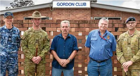  ?? Photo: Contribute­d ?? SPECIAL REUNION: Ready for the Borneo Barracks reunion are (from left) Warrant Office Renee Wood, Warrant Officer Jon Park, Ray Daley from Goombungee RSL, Western District RSL President Max Foot OAM and Warrant Officer Scot Excel.