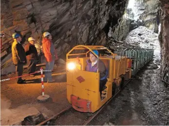  ?? ALAMY. ?? A deep mine railway opened for visitors to the Llechwedd Slate Caverns at Bleanau Ffestiniog in 1979.
