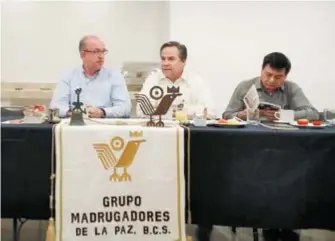  ??  ?? Ante los Madrugador­es, Ramiro Ruíz dijo que una encuesta realizada, reveló que el 94 % de los ciudadanos están a favor de Uber.