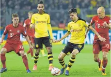  ?? FOTO: DPA ?? In Berlin sehen sie sich wieder: Dortmunds Julian Weigl (am Ball) und Münchens Joshua Kimmich (links).