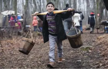  ?? BERNARD WEIL/TORONTO STAR ?? Malak Almajar, 8, was among the Syrian newcomers from Mississaug­a’s Thornwood Public School who were given a tour Wednesday at the Jack Smythe Field Centre. The kids fed chickadees, made maple syrup and visited in a teepee.