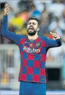  ??  ?? Piqué y Koulibaly aguantan como los centrales en mejores condicione­s para afrontar el Barça-Nápoles. Sus compañeros están tocados